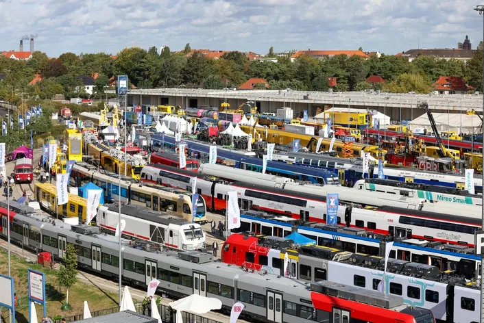 Потяги на коліях вуличної експозиції InnoTrans